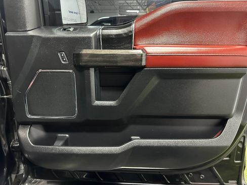 Used 2018 Ford F150 Platinum w/ Equipment Group 701A Luxury AWD/4WD image 25