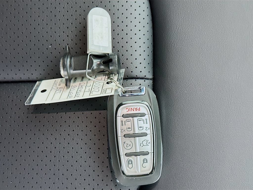 New 2027 Chrysler Pacifica Select w/ Family Tech Group FWD image 19