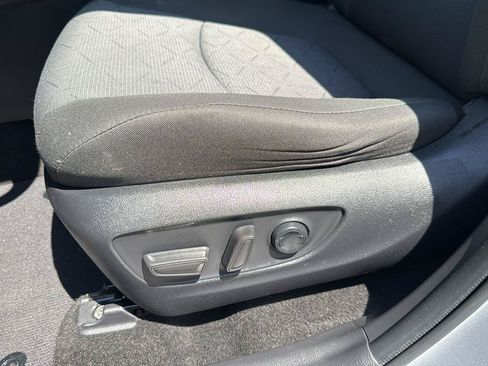 Used 2021 Toyota RAV4 XLE AWD/4WD image 11