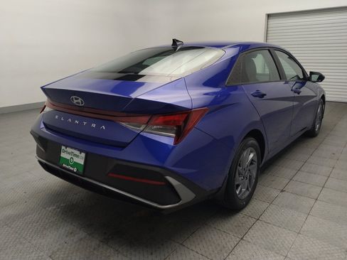 Used 2024 Hyundai Elantra SEL FWD image 9