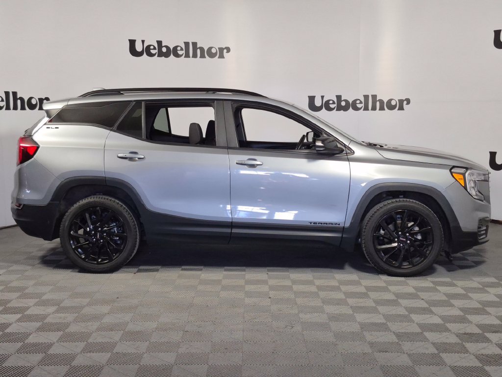 Used 2023 GMC Terrain SLE w/ Elevation Edition FWD image 9