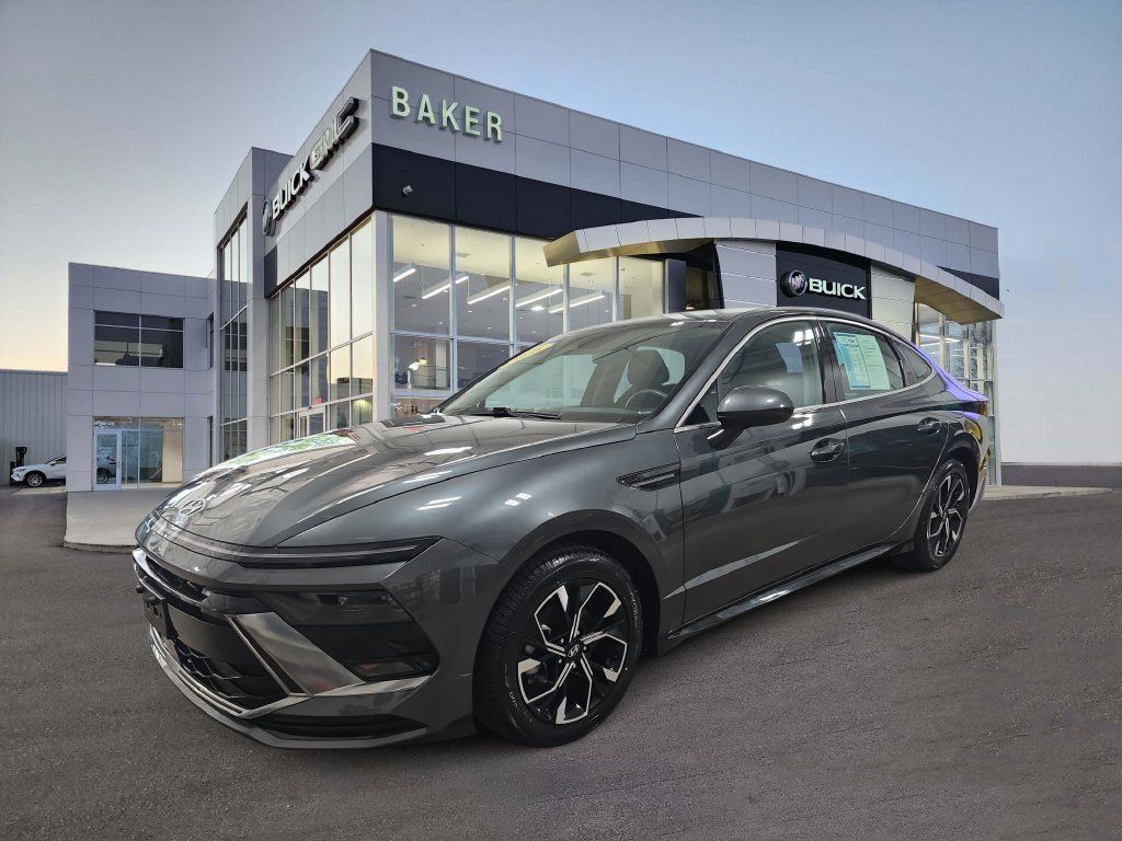 Used 2025 Hyundai Sonata SEL FWD image 1