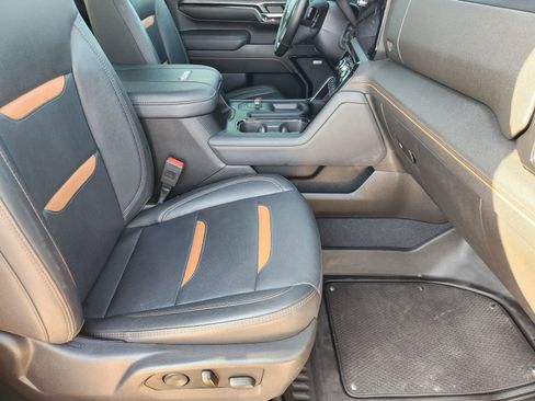 Used 2024 GMC Sierra 2500 AT4 w/ Technology Package AWD/4WD image 17