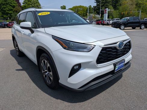 Used 2022 Toyota Highlander XLE AWD/4WD image 8
