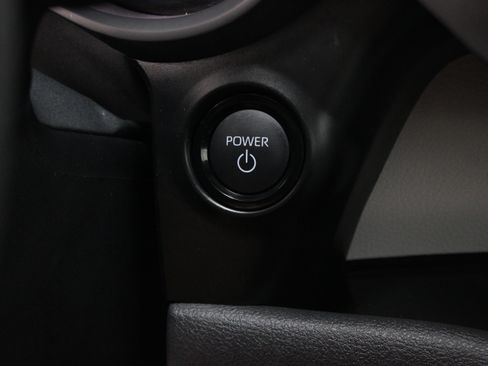 Used 2026 Toyota Sienna XLE FWD image 17