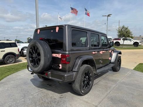 Used 2021 Jeep Wrangler Unlimited Sahara image 6