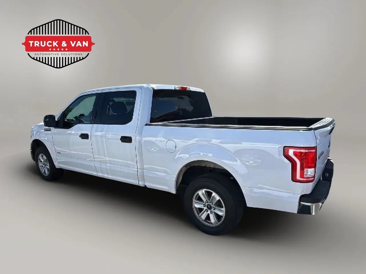Used 2017 Ford F150 XLT w/ Trailer Tow Package RWD image 4