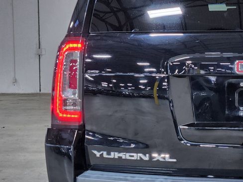 Used 2018 GMC Yukon XL SLT image 20