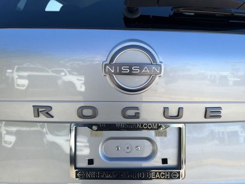 Used 2025 Nissan Rogue S image 9