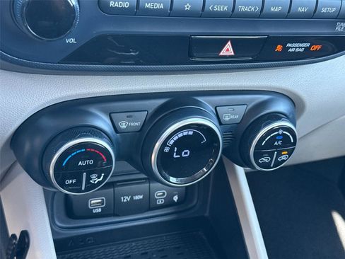 Used 2023 Hyundai Venue Limited FWD image 30
