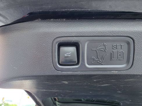 Used 2022 Ford Expedition Limited AWD/4WD image 16