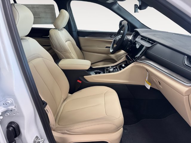 New 2027 Jeep Grand Cherokee Limited AWD/4WD image 4