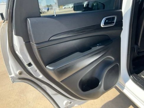 Used 2019 Jeep Grand Cherokee Altitude AWD/4WD image 22