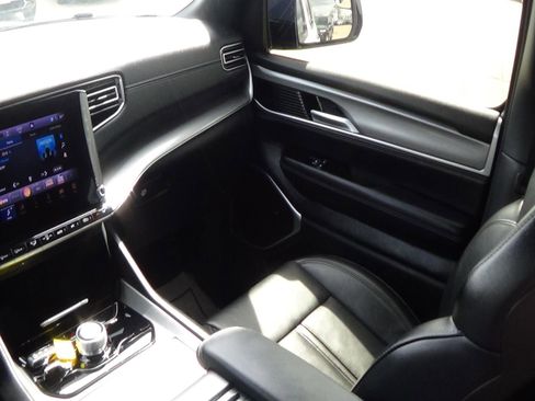 Certified 2025 Jeep Wagoneer L 4WD image 14