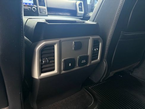 Used 2019 Ford F150 Lariat w/ FX4 Off-Road Package AWD/4WD image 39