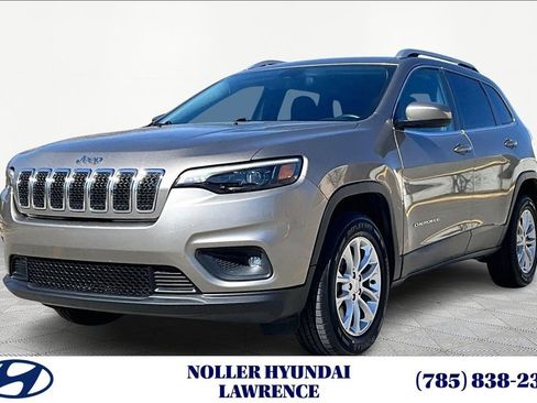 Used 2019 Jeep Cherokee Latitude w/ Cold Weather Group image 1
