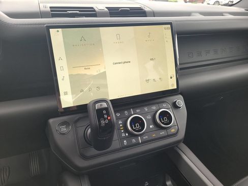 New 2026 Land Rover Defender 130 X-Dynamic SE AWD/4WD image 22