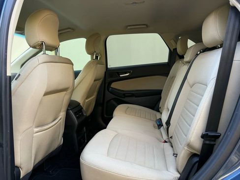 Used 2018 Ford Edge SE image 11