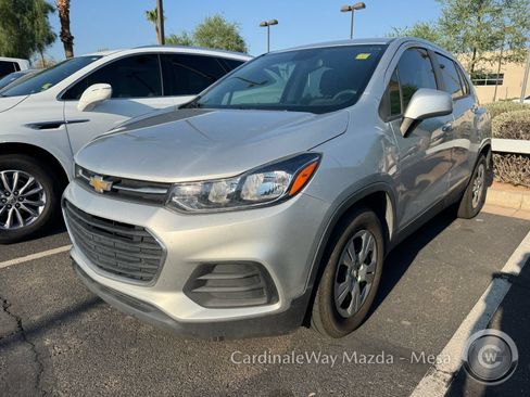 Used 2018 Chevrolet Trax LS FWD image 7