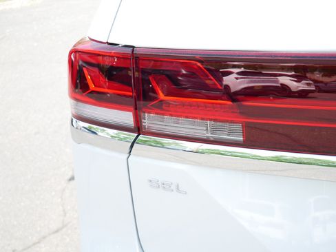 Certified 2025 Volkswagen Atlas SEL AWD/4WD image 17