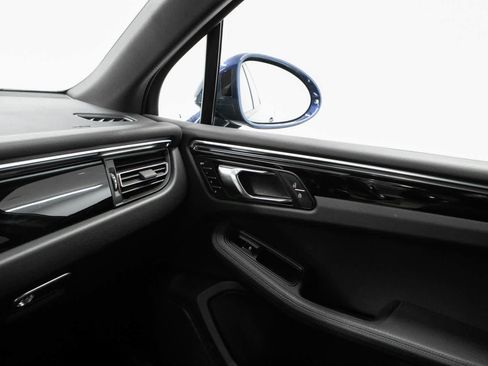 Certified 2023 Porsche Macan AWD/4WD image 26