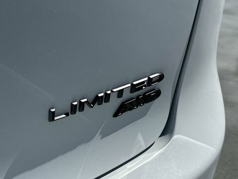 New 2025 Chrysler Pacifica Limited image 23