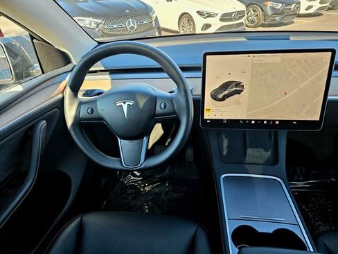 Used 2023 Tesla Model Y Long Range image 29