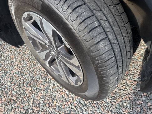 Used 2017 Honda CR-V LX image 3