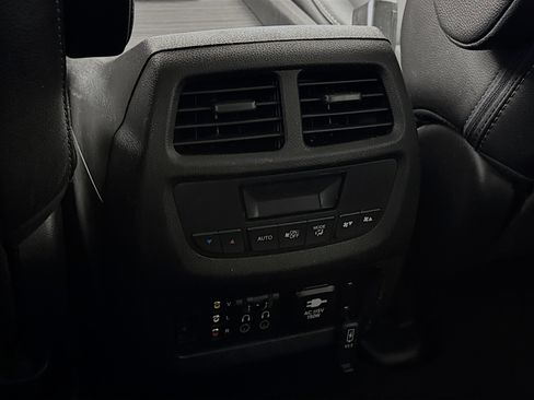 Certified 2018 Honda Pilot Touring image 27