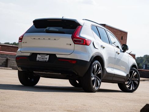 Certified 2023 Volvo XC40 B5 Plus w/ Protection Package Premier AWD/4WD image 6