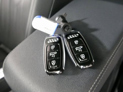 Used 2023 Audi e-tron Premium Plus image 13