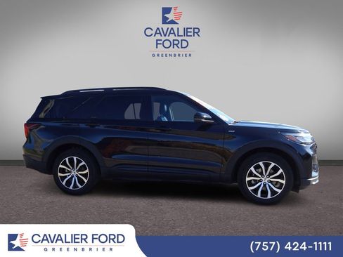 Used 2025 Ford Explorer ST-Line AWD/4WD image 2