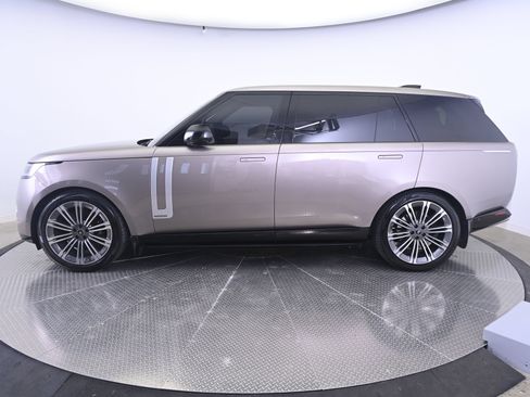 Used 2023 Land Rover Range Rover Long Wheelbase Autobiography AWD/4WD image 2