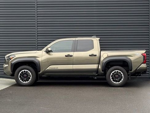 Used 2024 Toyota Tacoma TRD Off-Road w/ TRD Off Road Premium Package image 2