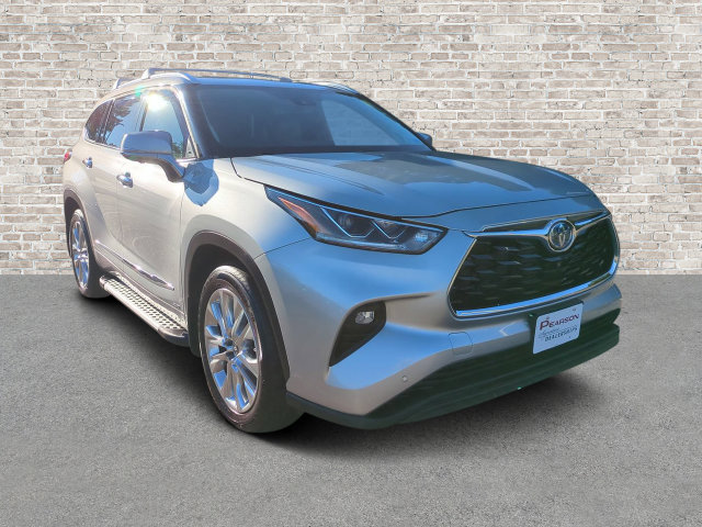Used 2023 Toyota Highlander Limited AWD/4WD image 1