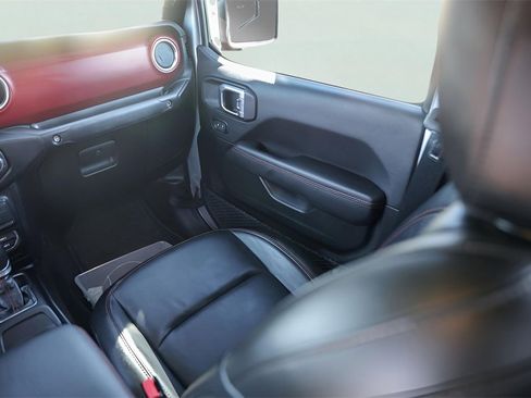 Used 2023 Jeep Gladiator Rubicon w/ Cold Weather Group image 28