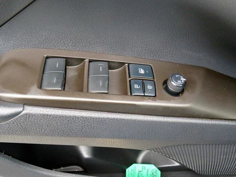 Used 2021 Toyota Camry SE image 30