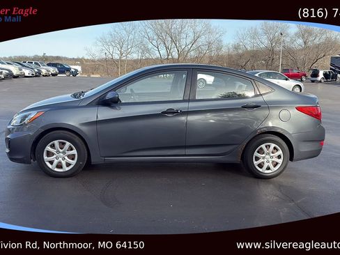 Used 2012 Hyundai Accent GLS image 2