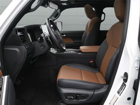 Used 2024 Lexus GX 550 image 6