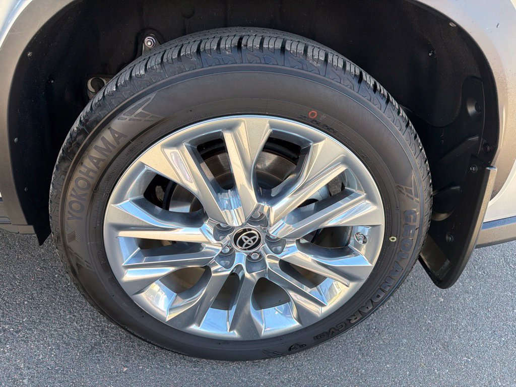 Used 2023 Toyota Highlander Limited AWD/4WD image 34