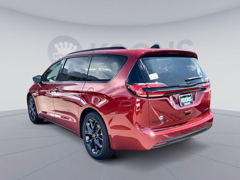 New 2026 Chrysler Pacifica Limited w/ S Appearance Package image 4