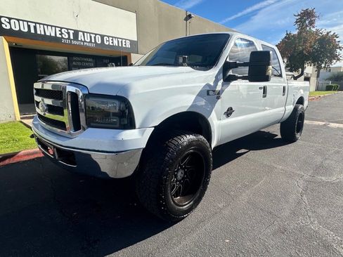 Used 2005 Ford F250 XLT image 2