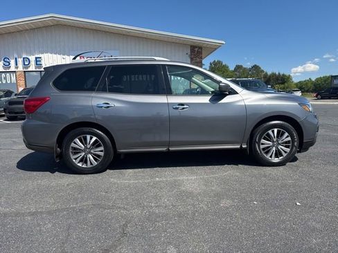 Used 2019 Nissan Pathfinder SV FWD image 4