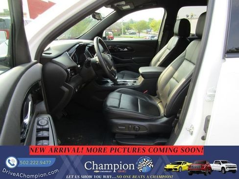 Used 2022 Chevrolet Traverse RS FWD image 10