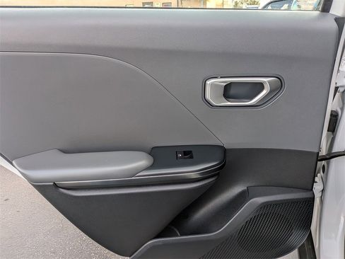 Used 2025 Kia K4 LXS image 24