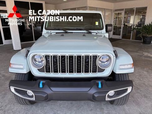 Used 2024 Jeep Wrangler Unlimited Sahara AWD/4WD image 9