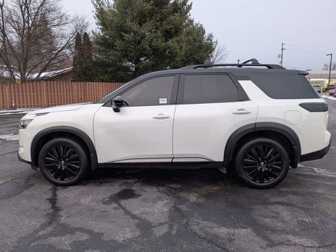 Used 2022 Nissan Pathfinder Platinum w/ Cargo Package image 9