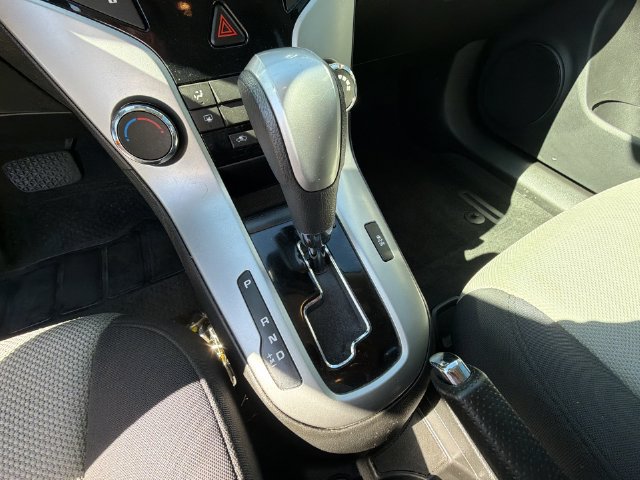 Used 2013 Chevrolet Cruze LS FWD image 32