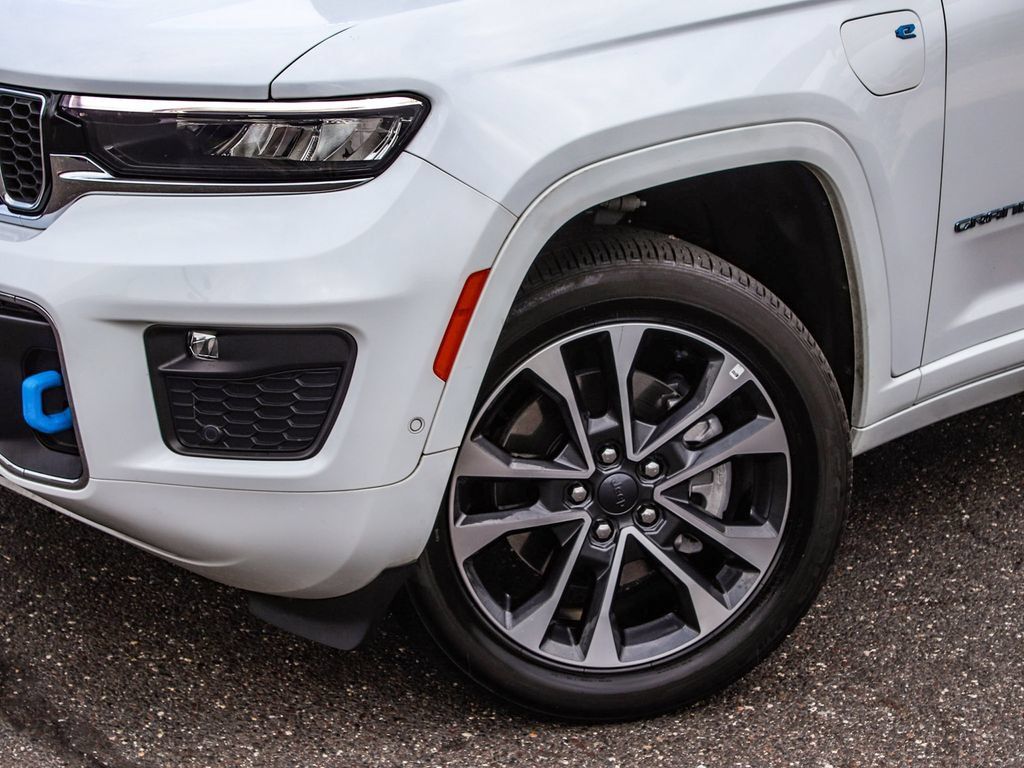 Used 2023 Jeep Grand Cherokee Overland w/ Luxury Tech Group IV AWD/4WD image 49