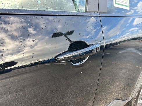 Used 2024 Nissan Rogue SV image 19